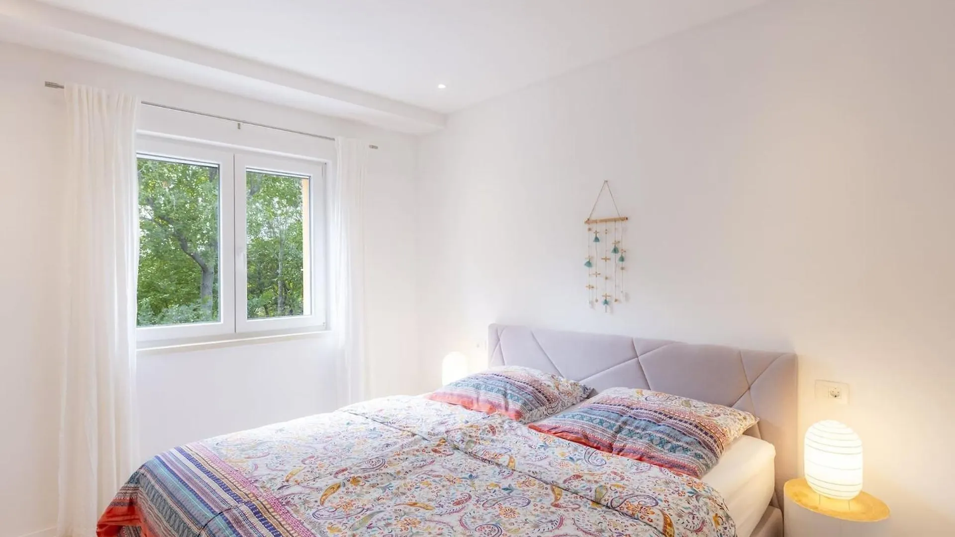 Red House Trget With Swimming Pool, Sauna And Jacuzzi Labin  Villa